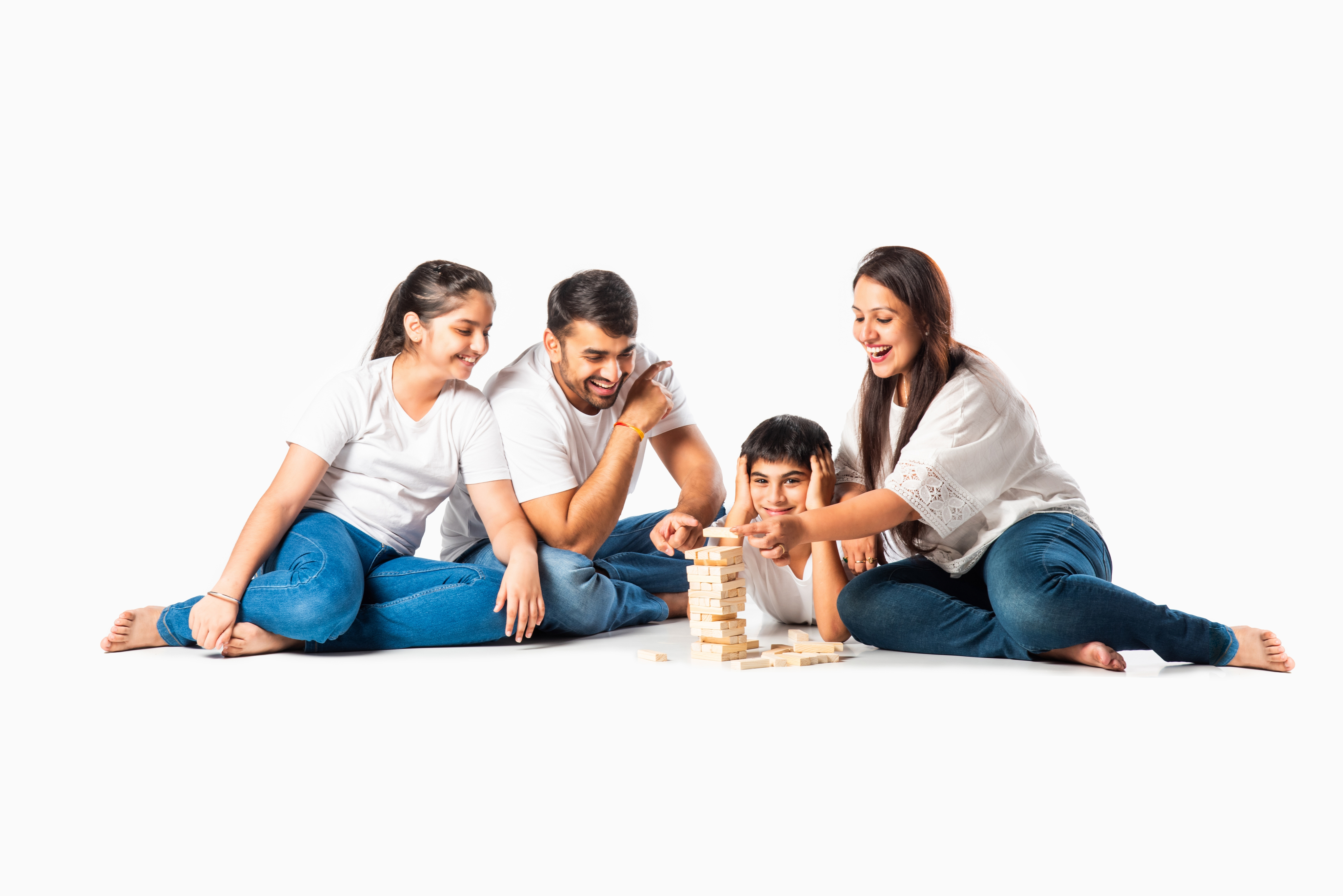Happy family customers using Paisabazaar home loans